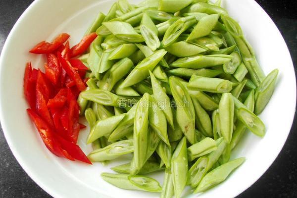 四季豆炒鸡蛋的做法图解2