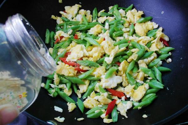 四季豆炒鸡蛋的做法图解7