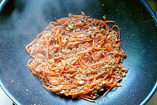 肉丁炒胡萝卜的做法图解13