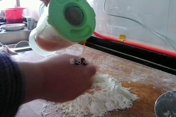 胡萝卜面的做法图解2
