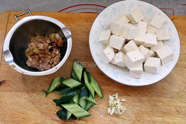 肉末炒豆腐的做法图解1