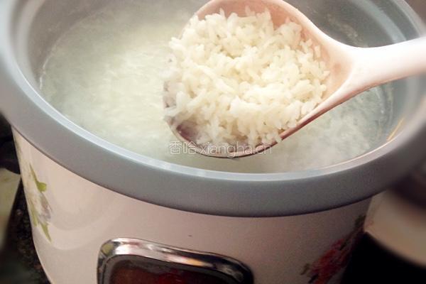 皮蛋瘦肉粥的做法图解5