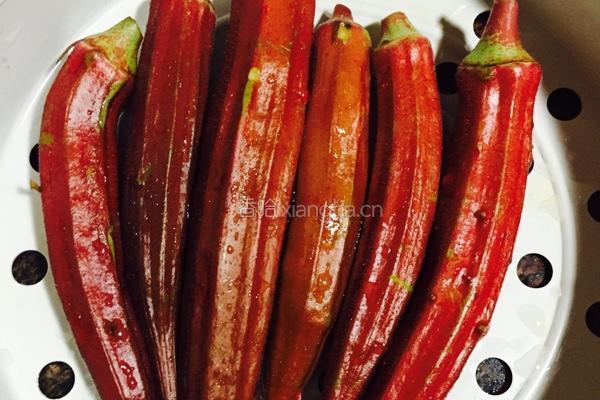 蒜蓉白灼秋葵的做法图解1