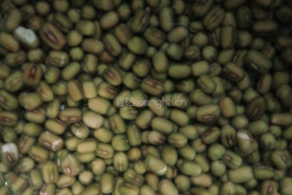 红薯绿豆沙的做法图解1