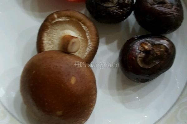 香菇猪肉饺子的做法图解1