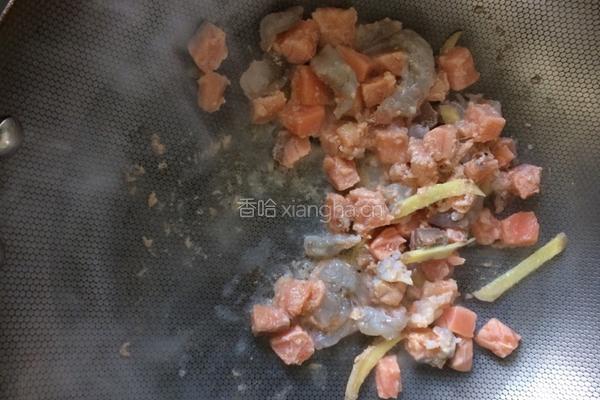 三文鱼青椒洋葱炒饭的做法图解4