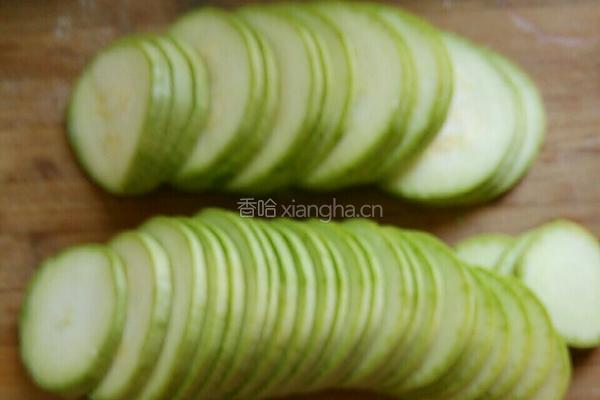 香煎西葫芦饼的做法图解2