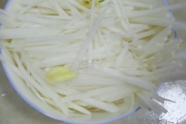 清炒萝卜丝的做法图解1