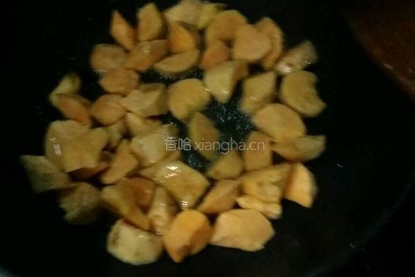 少油拔丝地瓜的做法图解3