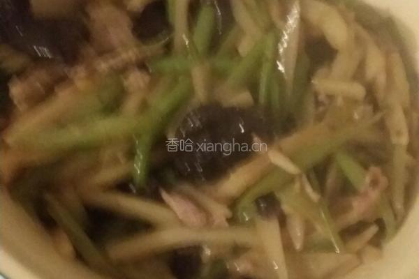 芹菜土豆木耳的做法图解8