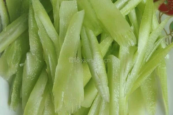 莴笋香干炒腊肉的做法图解1