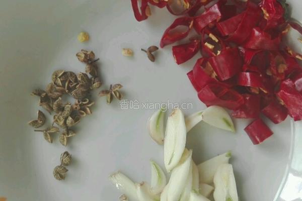 莴笋香干炒腊肉的做法图解4