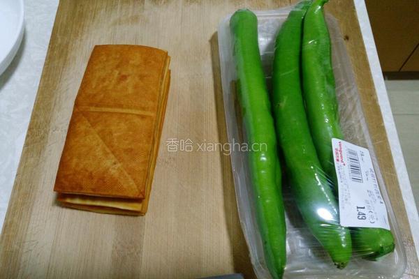 豆干炒辣椒的做法图解1
