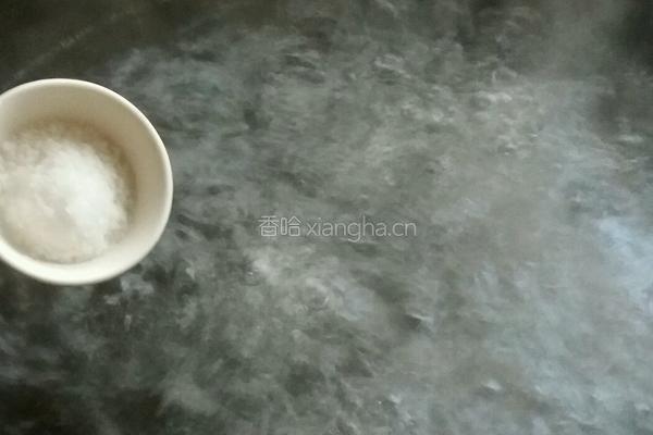 意大利面（鲜鱿墨鱼面）的做法图解3