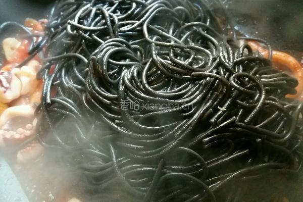 意大利面（鲜鱿墨鱼面）的做法图解10