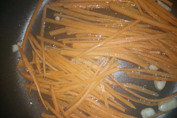 胡萝卜包菜丝的做法图解2