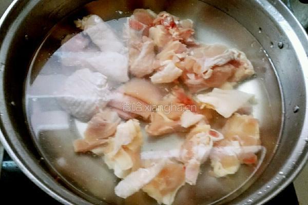 香菇红枣鸡腿汤的做法图解1