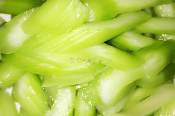 西芹炒牛肉的做法图解2