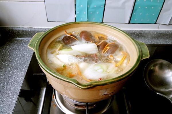 香菇虫草煲鸡汤的做法图解6