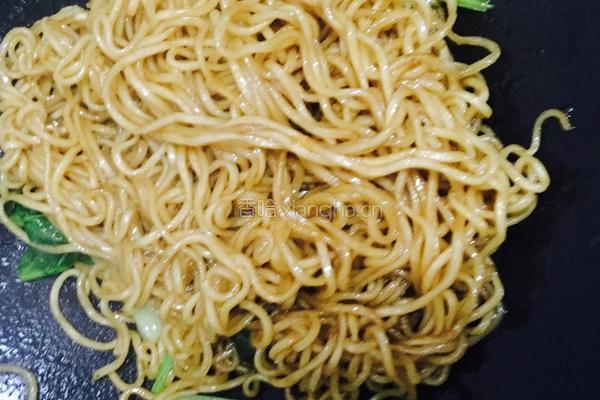 炒方便面的做法图解5