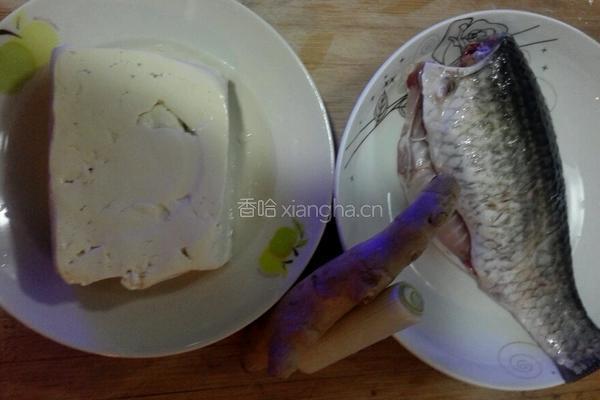 鲫鱼豆腐汤的做法图解1