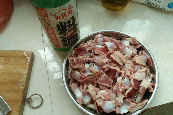 辣椒炒鸡肾的做法图解1