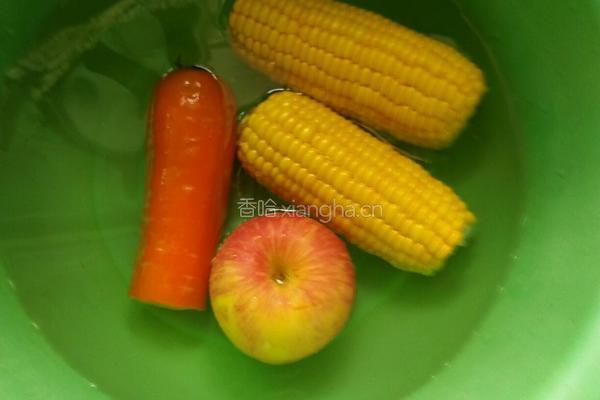 红罗卜苹果玉米汤的做法图解2