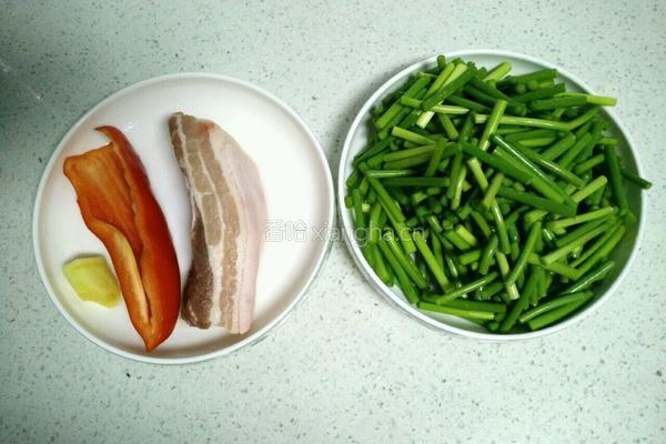 蒜薹炒肉的做法图解1