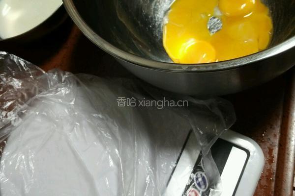 戚风蛋糕的做法图解2