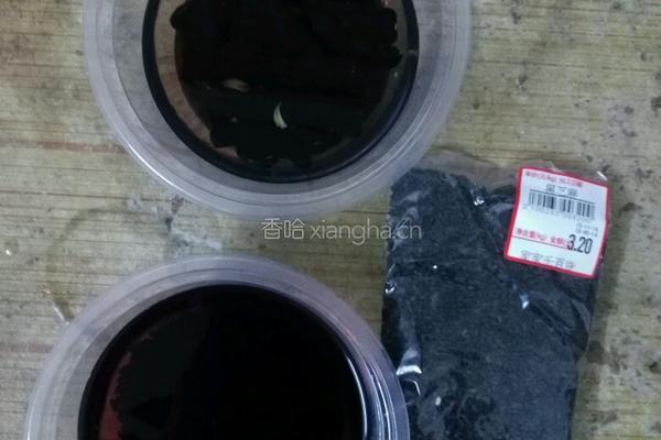 三黑、一枣、一桃之营养早餐的做法图解1