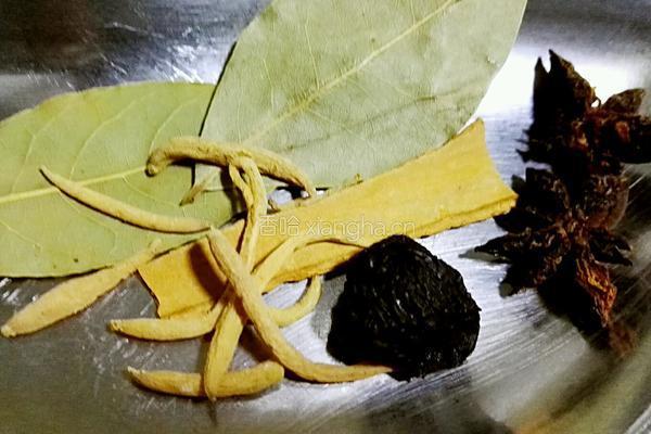 海带萝卜排骨汤的做法图解3