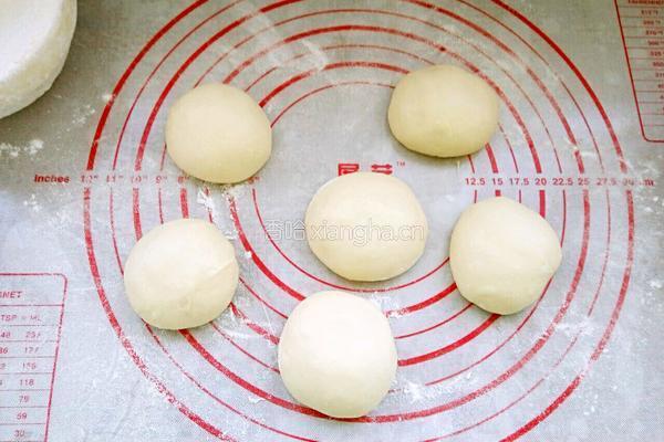奶香红豆小餐包的做法图解5