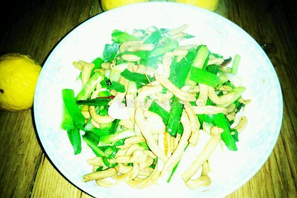 蒜苗炒鸭肠