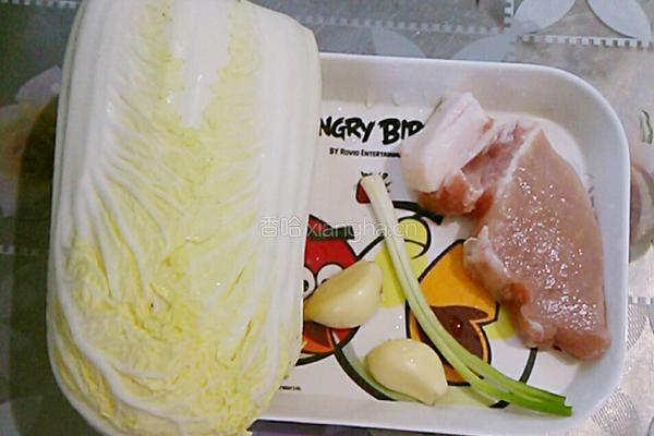 辣白菜炒肉片的做法图解1