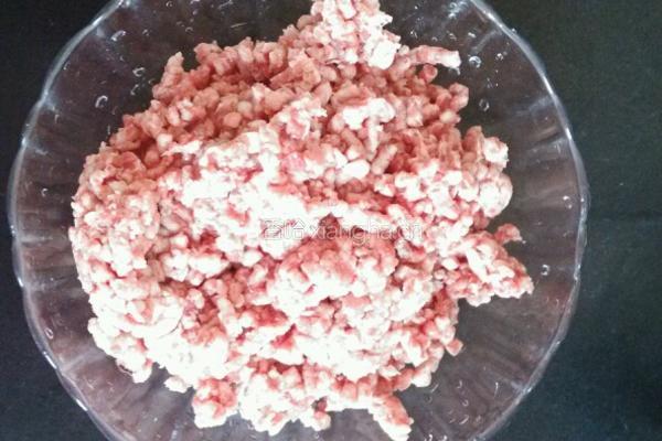 水煮肉圆的做法图解1