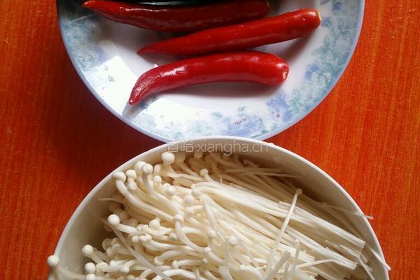 双椒金针菇的做法图解1