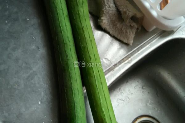 丝瓜炒肉片的做法图解1