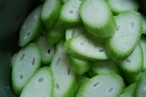 丝瓜炒肉片的做法图解2