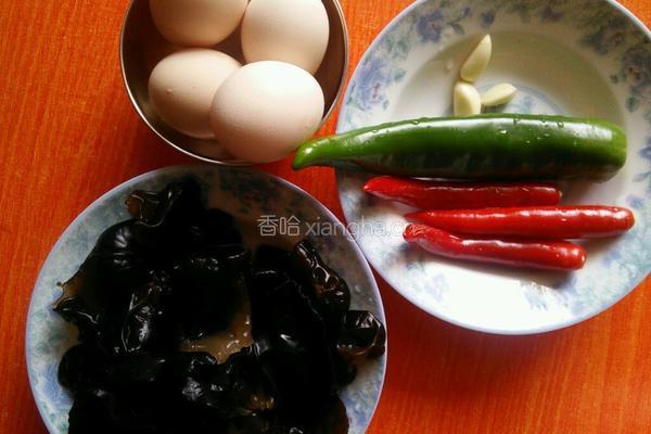 鸡蛋炒木耳的做法图解1