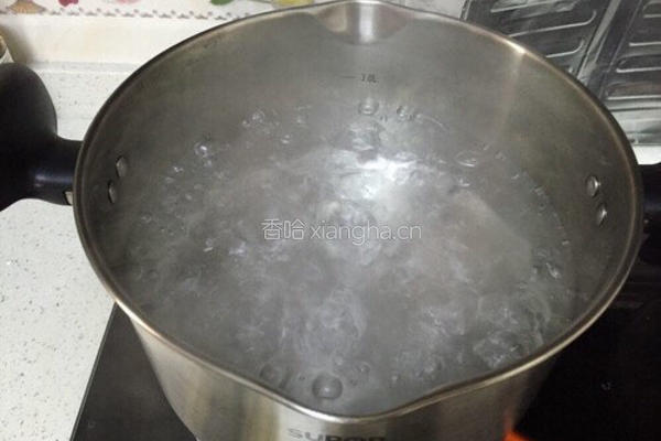 牛骨浓汤火锅的做法图解2