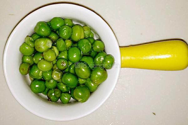 酸酸甜甜就是你——菠萝炒饭的做法图解4