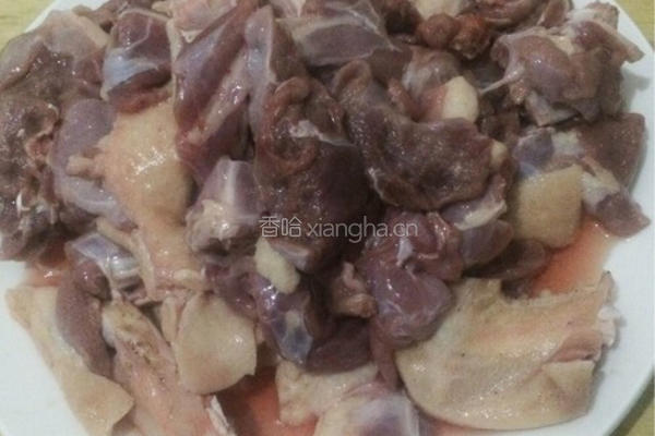 土豆烧鸭块的做法图解1