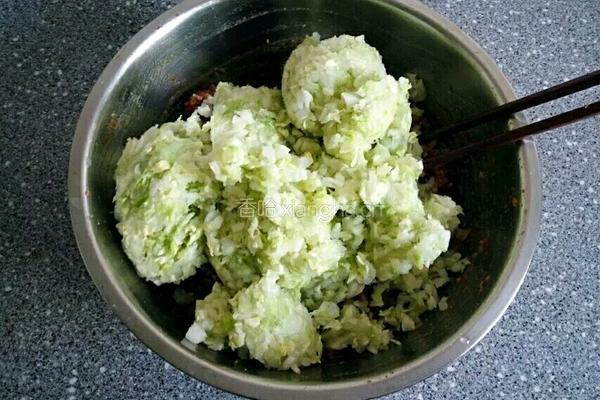 牛肉大白菜馅饼的做法图解3