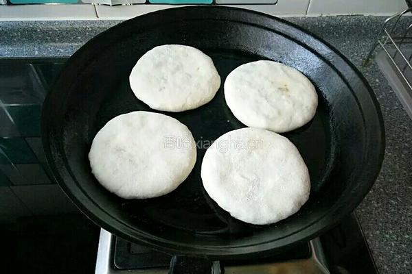 牛肉大白菜馅饼的做法图解12