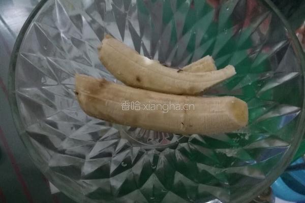香蕉蛋糕的做法图解1