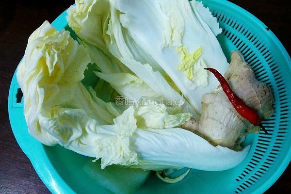 醋熘白菜的做法图解1