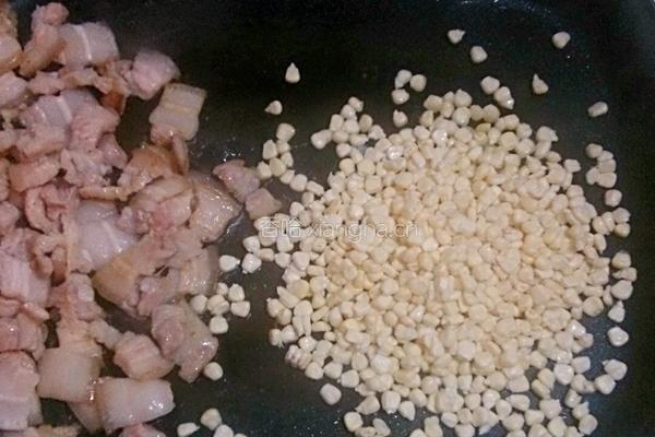 糯玉米炒肉的做法图解3
