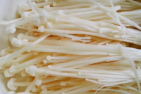 培根金针菇卷的做法图解1