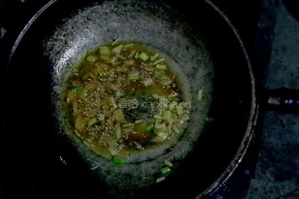 蒜苗炒豆腐的做法图解2