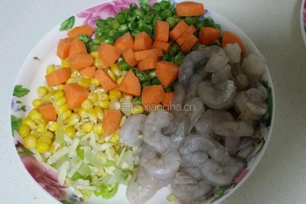 彩豆虾仁的做法图解1